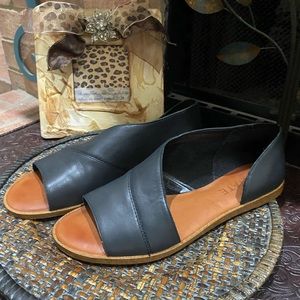 1 State Celvin slip-on sandals. Real leather.
